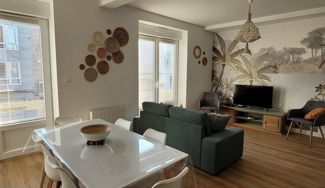 Large, cosy apartment 40 m from the sea