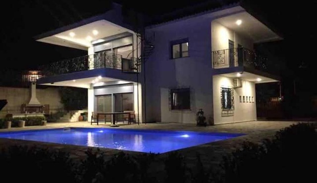Lovely 4 bedrooms villa in schinias