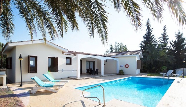 Luxurious, Spacious, FULLY air conditioned villa set in a serene environment!