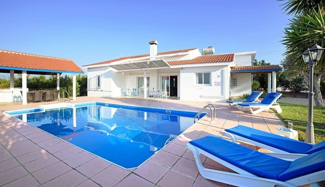 Luxurious, Spacious, FULLY air conditioned villa set in a serene environment!