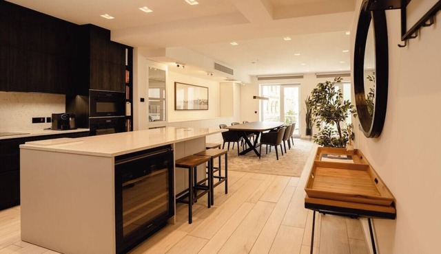 Luxury flat near shopping & swimming