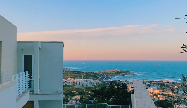 MODERN APARTMENT IN VILLA SEA VIEW
