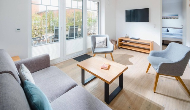 Modern vacation apartment for 4 people, new building near the beach