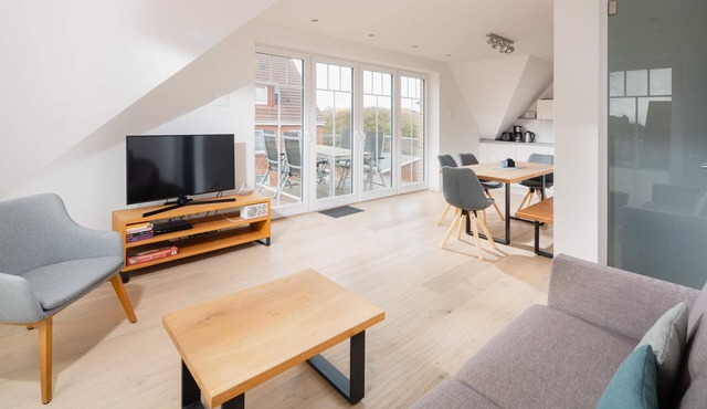 Modern vacation apartment for 4 people, new building near the beach