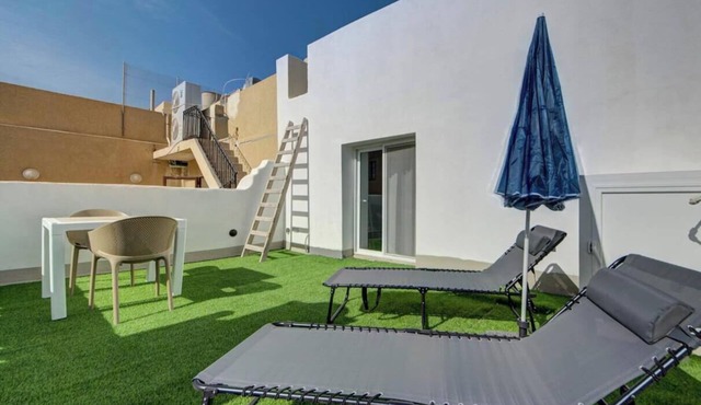 Penthouse with private roof top in Three Cities