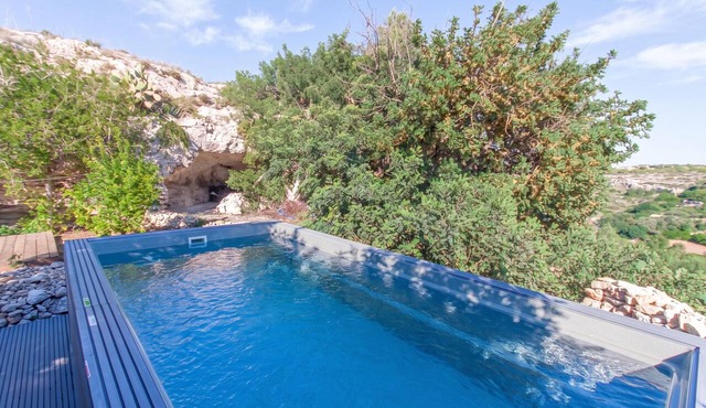 POOL & SPA - wellness VILLA St Martin, Mġarr, Malta