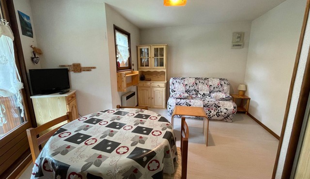 Quiet studio for 4 people with private parking