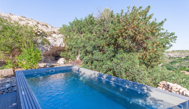 San Martin wonderful Pool & Spa Villa, San Pawl Il Bahar, Malta