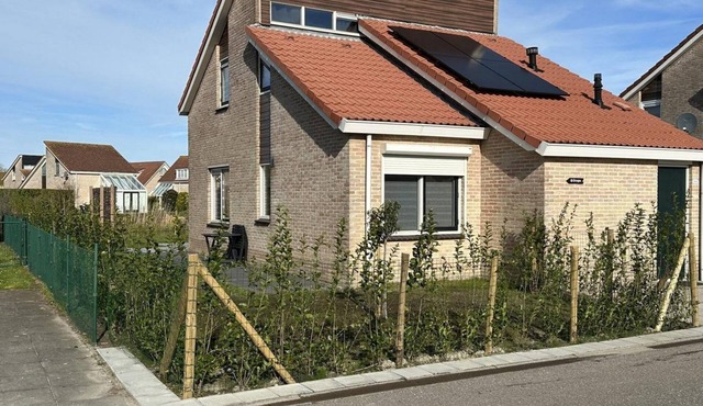 Scheldeveste type Schelde is a spacious detached bungalow for 6 persons with a spacious garden. With approx. 112m2 of living space, you have a lovely living room and open kitchen.
