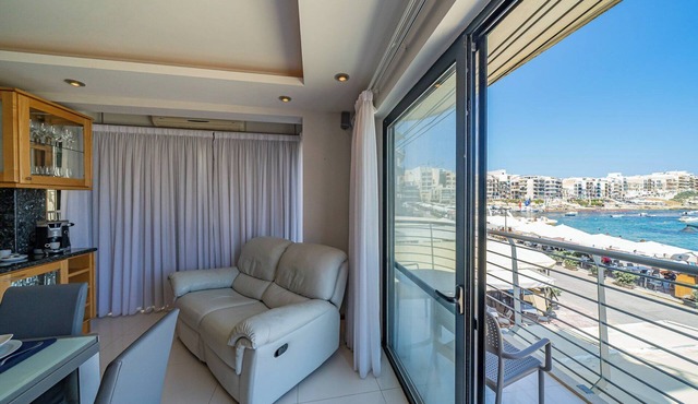 Seafront Apartment with balcony - Stunning Sea View