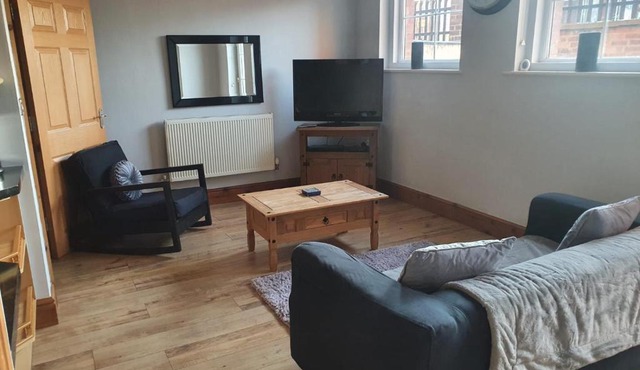 Spacious 2 bed appartment next to BAE with spa bath