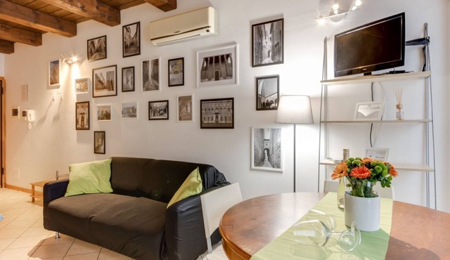 Studio Mazzini is a comfortable studio apartment on the second floor, a single room partially divided between a living area with an equipped kitchenette and a sleeping area with a double bed.The bathroom has a toilet, sink, and shower.The kitchen is full