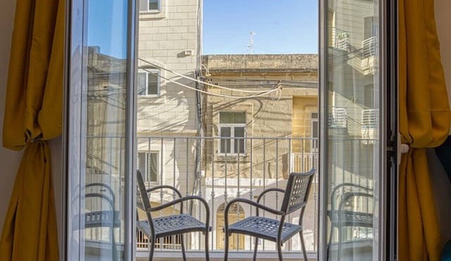 Stylish 3BR home with large terrace in Mosta