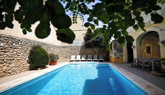 Ta' Filomena - Sleeps 8/10 with a large Private Pool