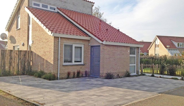 This detached house type Schelde de luxe on holiday park Scheldeveste is a detached, fully renovated and comfortably furnished bungalow for 6 persons with about 112m2 living space close to the beach in the vacation park Scheldeveste in Breskens.