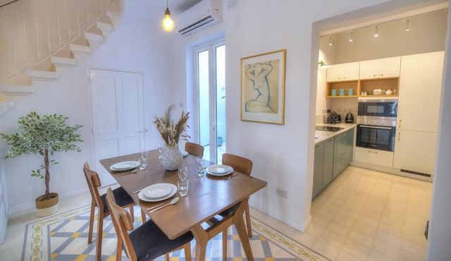 Traditional duplex townhouse near Valletta JENG1-1
