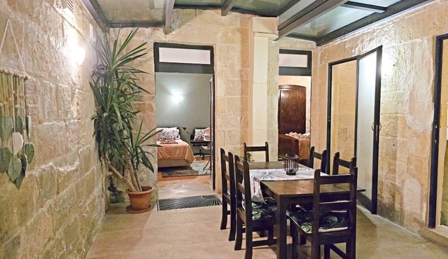 Traditional Maltese 2BR - Near Valletta