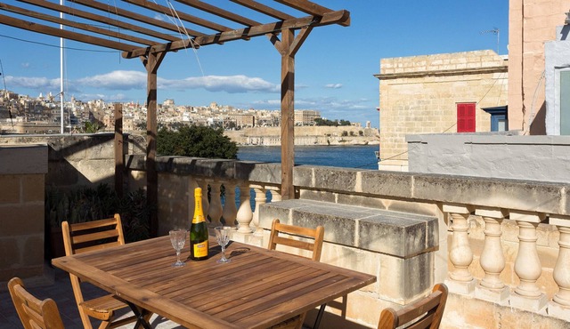 Traditional Maltese Townhouse, Roof Terrace and Views