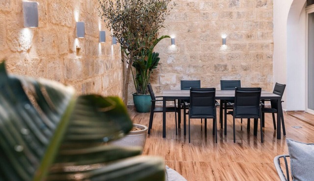 Valletta Waterfront Backyard Flat by ArcoCollection