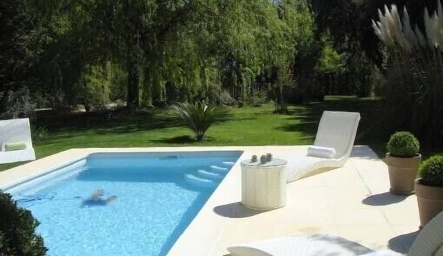 Very comfortable house with private pool in the countryside, Tastefully decorated.