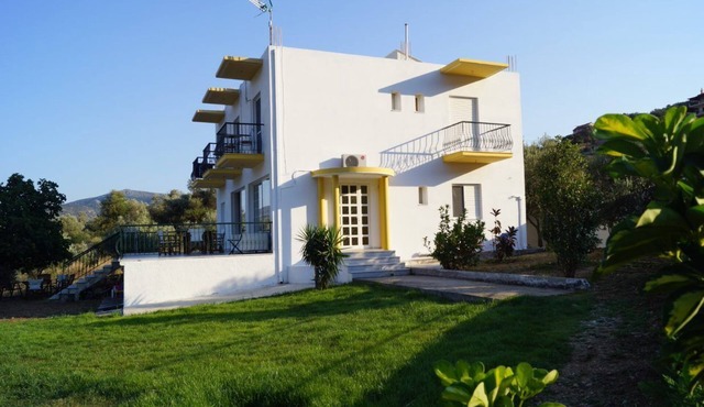 Villa Axia-Art 5pm from the sea