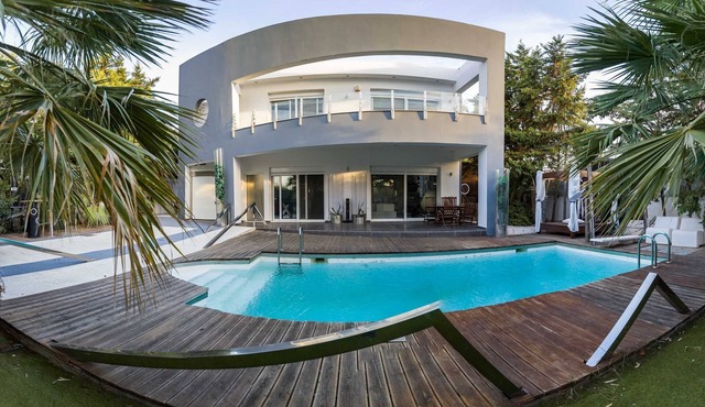 Villa BOND with Private Swimming Pool & SPA