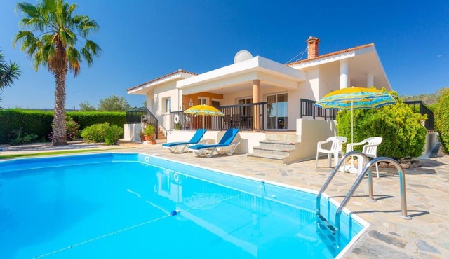 Villa Chrystalla - Three Bedroom Villa, Sleeps 6