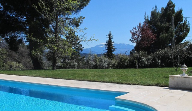 Villa sleeps 14 with swimming pool, large garden and view of Mont Ventoux!