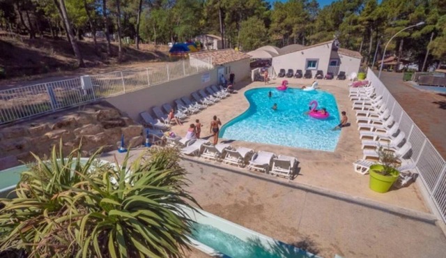 ZEcamping 3* animé piscine chauffée locatif TV BBQ clim 24m2