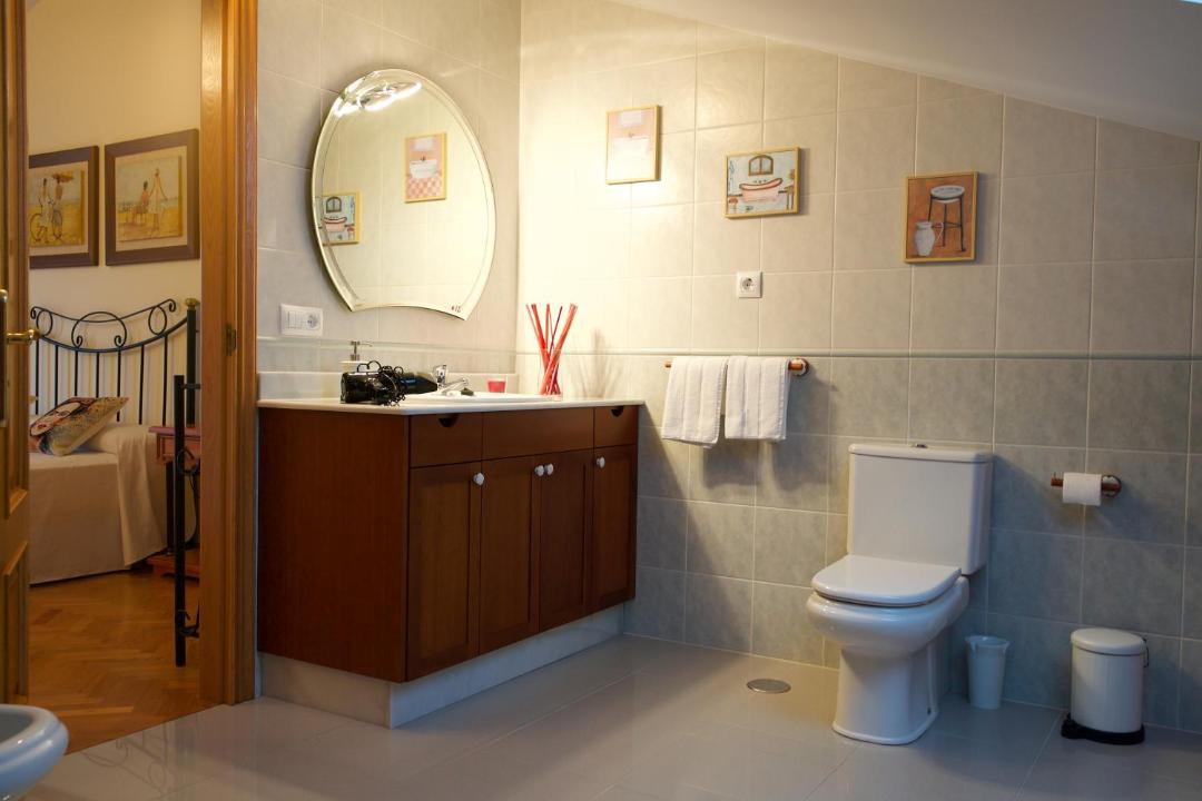 Photo of Bathroom in Perbes