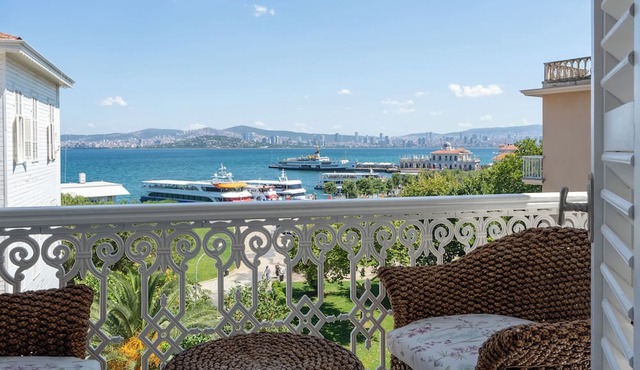 A luxury palace apartment with an amazing sea view in Princess Islands