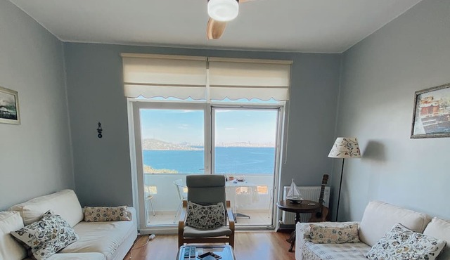 Cozy Sea View Apartment in Burgazada